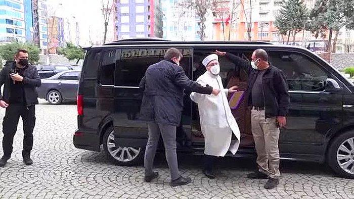'Korkumuzdan Yeni Araç Alamıyoruz' Diyen Diyanet İşleri Başkanı Ali Erbaş'ın VİP Minibüsü