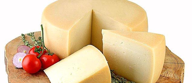 5. Kaşar peynirini hava almayan bir kaba koyun.