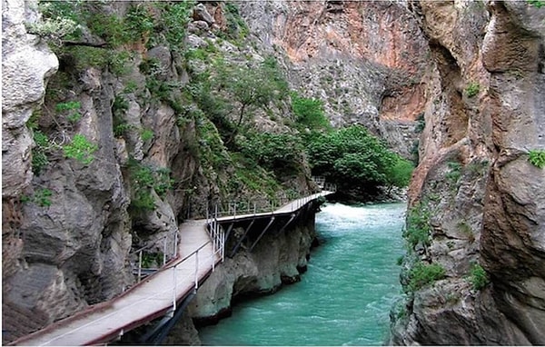 Bu bölgeyi bu kadar özel ve farklı kılan şey içerisinde kanyon olması!