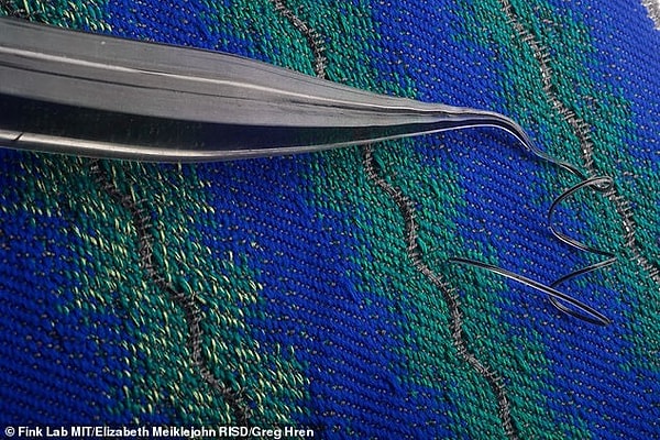 В дополнение к  слуховым аппаратам, одежде, которая общается, и одежде, которая отслеживает жизненные показатели, команда видит приложения, выходящие за рамки одежды.