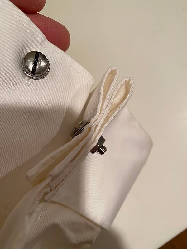 6. Я слишком бедный, чтобы покупать запонки, и я работаю в мастерской механиком