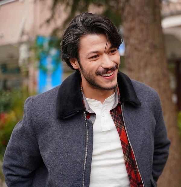Dizinin ana karakterlerinden Zeynep'in erkek kardeşi Bulut karakterini canlandıran Kubilay Aka ise başarılı oyunculuğuyla dikkatleri üzerine çekti.