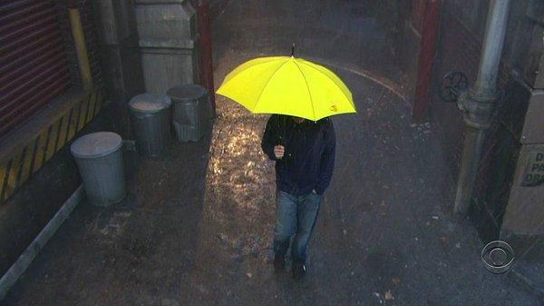 14. "Ben şemsiyemle dışarı çıkarım, üzerime bomba düşerse en azından komik bir an olur."