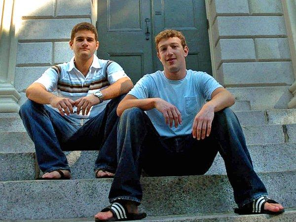 Zuckerberg, Facebook'u birlikte kurduğu diğer kurucu ortaklar olan Eduardo Saverin, Dustin Moskovitz, Chris Hughes ve Andrew McCollum ile 2000'li yılların başında Harvard Üniversitesi'nde öğrenciyken tanışmıştı.