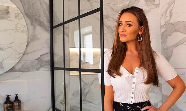 İngiltereli ünlü oyuncu Catherine Tyldesley'i aranızda tanıyanlar olabilir.