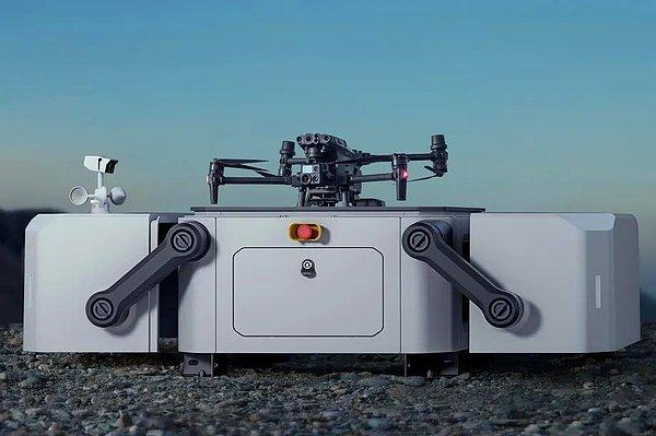 6. Drone pazarındaki hakimiyetiyle dünyanın en büyük drone üreticisi olan Çinli DJI, kar ve yağmurda da kullanım imkânı sunan endüstriyel yeni drone modeli DJI M30'u resmi olarak tanıttı.