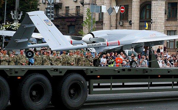 13. Rusya'nın işgali altındaki Ukrayna'nın Rus güçlerine karşı kullandığı Türkiye yapımı insansız hava araçları, dünya basınındaki gündemini koruyor.