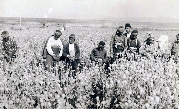 4. Toprağını izinsiz olarak terk eden veya 3 kez üst üste ekmeyen kişiler "Çifte Bozan Vergisi" vermek zorundaydı.