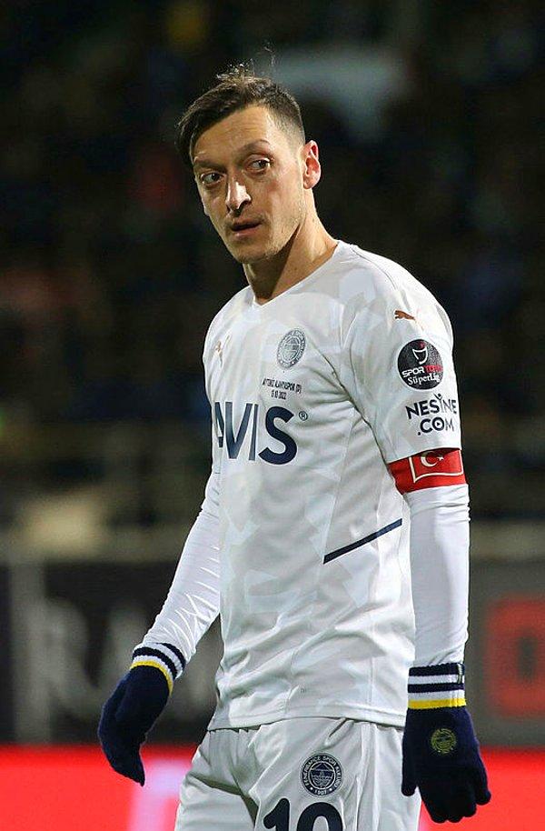 Mesut Özil'in kadro dışı kalma sebebi son Konyaspor maçı.