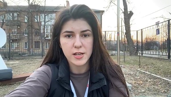 Khalilova'nın, 'Teslim olmayan Kiev'den, özgürlüğe inan ve köleliği reddeden insanlara selam olsun.' diyerek bitirdiği video kısa sürede yüzlerce beğeni aldı.