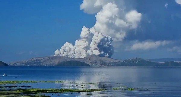 Dünyanın en küçük yanardağı olan Taal 1965'te patladığı sırada 200'den fazla kişinin ölümüne sebep olmuştu. Ayrıca bölge ve çevre bölgeler için tsunami uyarısı yapıldı. 2020 yılında yaşanan patlama ise bölgede büyük tahriplere neden olmuştu.