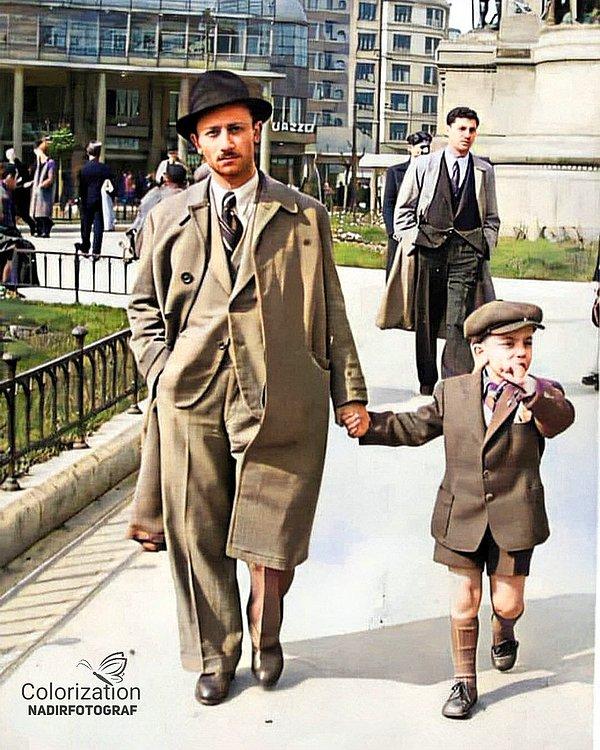3. Taksim Meydan'da baba ve oğul, İstanbul, 1955.