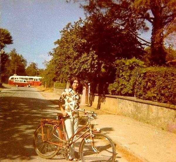 15. Erenköy'de bisikletli kız, İstanbul, 1967.