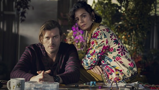 Kıvanç Tatlıtuğ ve Özge Özpirinçi'li Yeni Netflix Yerli Yapımı Yakamoz S-245'ten Fragman Yayınlandı