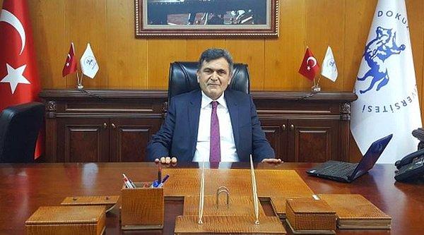 4. Dokuz Eylül Üniversitesi İlahiyat Fakültesi Dekanı Osman Bilen’in dekanlık dışında 21 ayrı idari görev üstlenmesi Meclis gündemine taşındı.