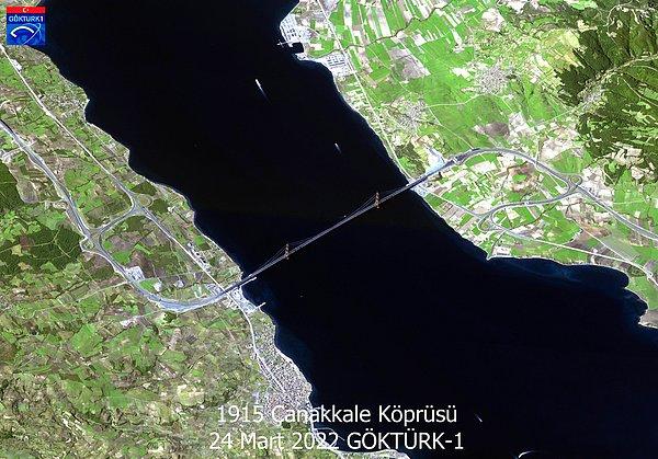 📸 Köprü, Türkiye'nin geçtiğimiz yıllarda uzaya fırlattığı GÖKTÜRK-1 uydusu tarafından görüntülendi. Görüntüler Milli Savunma Bakanlığı tarafından paylaşıldı. İşte o kareler: