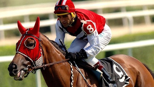 Bindiği 24289 at ile 6637 birincilik kazanmışlığı bulunan, hayatı bir filme de konu olmuş efsanevi jokeyin adını hatırlıyor musun?