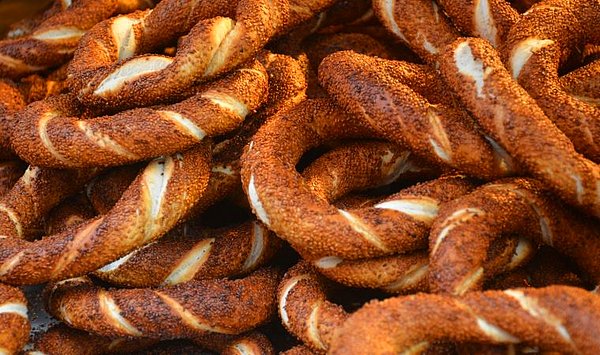 Esnaf, Ramazan'ı geçirmeye direnirken, simit fiyatlarının 5 lira olması gerektiğini söylüyorlar.