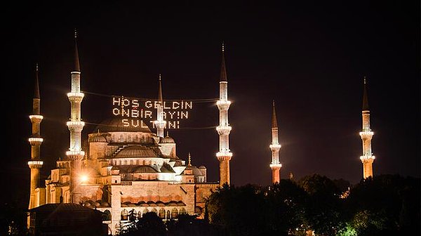 Bildiğiniz üzere Ramazan ayı geldi çattı; yarın gece ilk sahurlar yapılacak, cumartesi günü de oruçlar tutulacak.