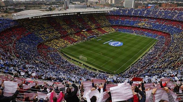 Kadınlar maçında kırılan bu rekor ayrıca, İspanya'da bu sezon La Liga'da Nou Camp'ta oynanan ve 86 bin 466 kişinin izlediği erkekler El Clasico maçından daha fazla seyircinin izlemesiyle de dikkati çekti..