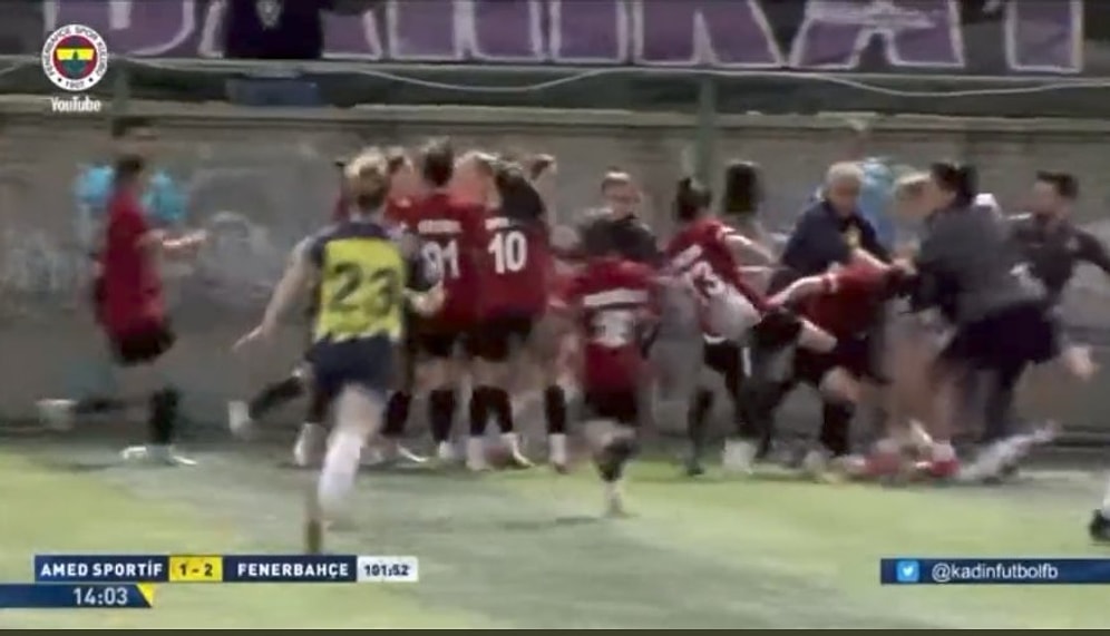 Amed SF ile Fenerbahçe Arasında Oynanan Kadın Futbol Süper Ligi Maçında Saha Karıştı