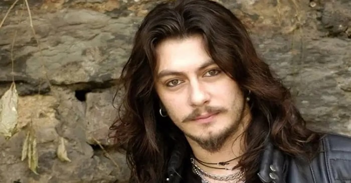 Erken Yaşta Kaybettiğimiz Barış Akarsu'nun Sözlerine Aşık Olacağımız 13 Şarkısı