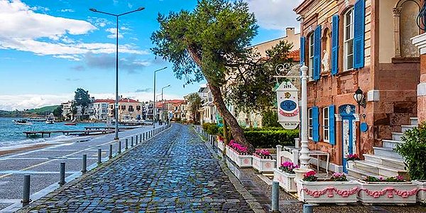 3. İzmir'in bir başka cenneti Foça'yı da listeye ekleyebilirsiniz.