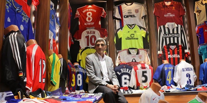 3 Bin Forma Biriktiren Koleksiyoner Abdulkadir Cengiz'in Ağızları Açık Bırakan Forma Hazinesi