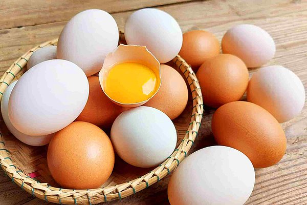 Zam yapılan yumurta fiyatlarında ise marketlerin kampanya yapması dikkat çekerken, yüzde 30’a varan indirimler görüldü.