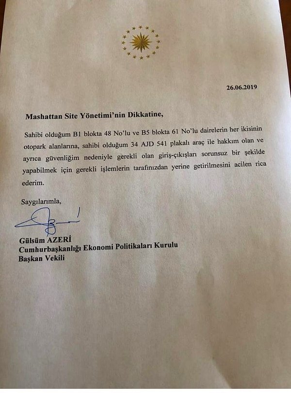 Gülsüm Azeri’nin ismi daha önce Cumhurbaşkanlığı forsu ile oturduğu site yönetimine yazdığı otopark yazısıyla gündeme gelmişti.  👇