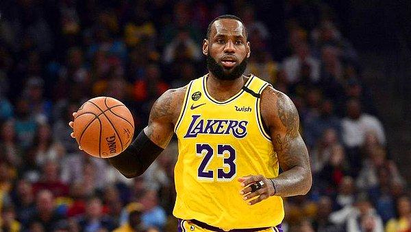 NBA takımlarından Los Angeles Lakers'ta forma giyen basketbolcu  LeBron James de bu başarıya ve atmosfere kayıtsız kalamadı.