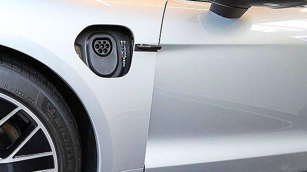 Japon şirket, Nissan Ambition 2030 yol haritasının bir parçası olarak 2028 yılına kadar kendi katı hal pilleriyle piyasaya çıkma planlarını açıklamıştı. Fakat son raporlar, tamamen katı hal pile sahip ilk elektrikli arabayla ilgili bilgiler sağladı.