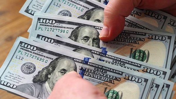 Dolar/TL dün yüzde 0,5 azalışla 14,6714’ten kapanmasının ardından bugün bankalararası piyasanın açılışında 14,6720 seviyesinde işlem gördü