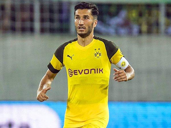 Daha sonra ilk profesyonel kulübü olan Dortmund’a geri dönen Şahin bu kez genç bir yetenek değil, olgun bir futbolcu olarak Almanya’ya ayak bastı. Takımın kaptanlığını üstlenecek olgunluktaydı.