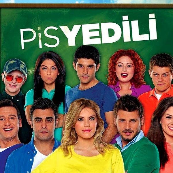 Show TV ekranlarında 2011 yılında yayın hayatına başlayan Pis Yedili, orijinal karakterleriyle ve öyküsüyle dönemin gençlerinin severek izlediği başarılı bir gençlik komedi dizisiydi.