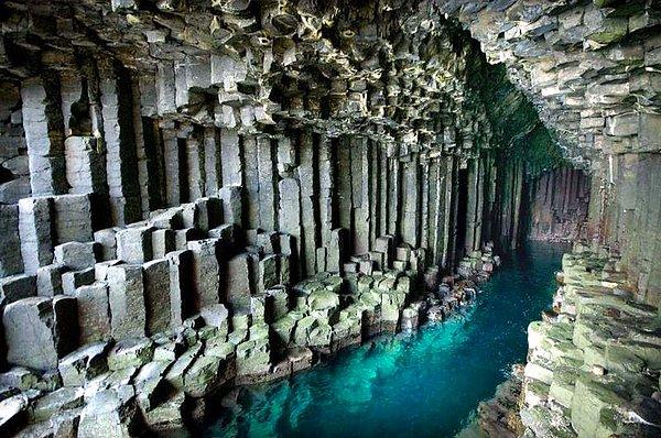 7. Fingal Mağarası / İskoçya