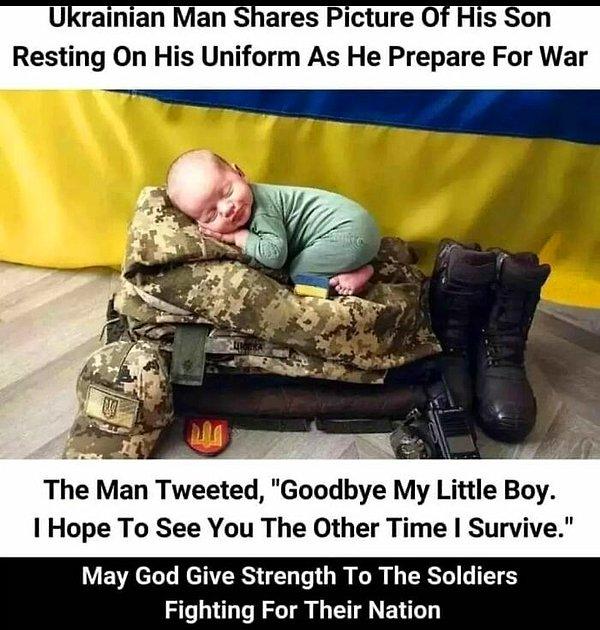 4. "Ukraynalı bir adam savaş için hazırlanırken üniformasının üzerinde uyuyan bebeğini paylaştı...