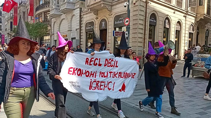 'Regl Ürünleri Lüks Değil İhtiyaçtır' Sloganları Atan Kampüs Cadıları Üyeleri Gözaltına Alındı