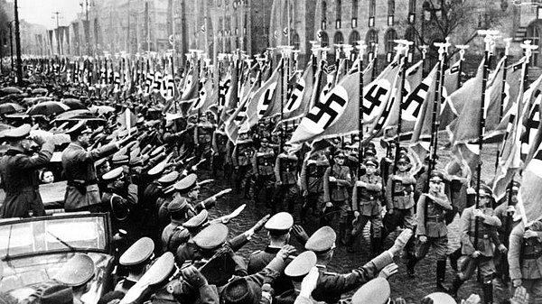 13. Holokost'tan sonraki yıllarda tam 3.4 milyon Nazi üyesi cezalandırıldı.