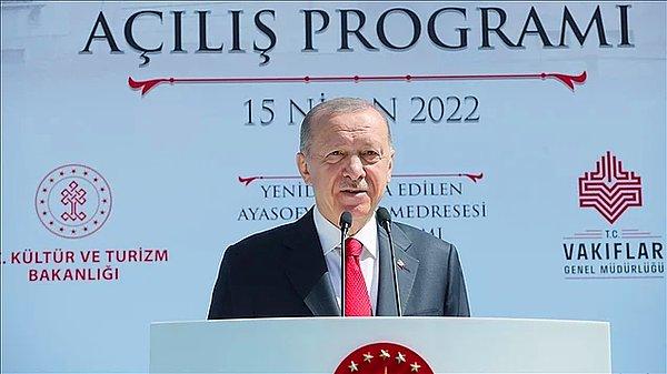 6. Cumhurbaşkanı Erdoğan Ayasofya Fatih Medresesi'nin açılışını yaptı. Konuşmasıda tek parti dönemini hedef alan Erdoğan tek parti zihniyetinin bu konuda sabıkası oldukça kabarıktır." dedi