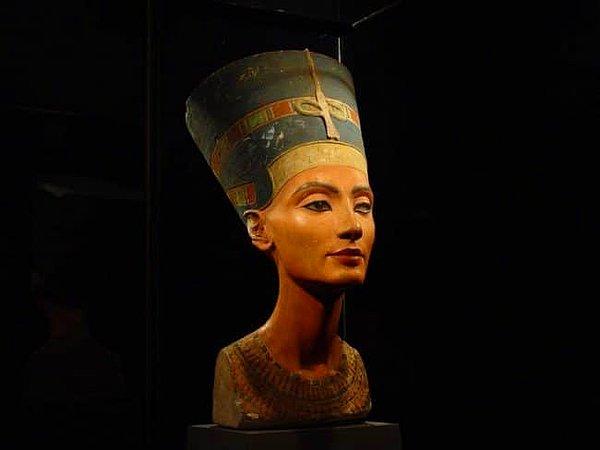 4. Yüzü üzerinde en çok çalışılan Mısırlı hükümdar Nefertiti idi.