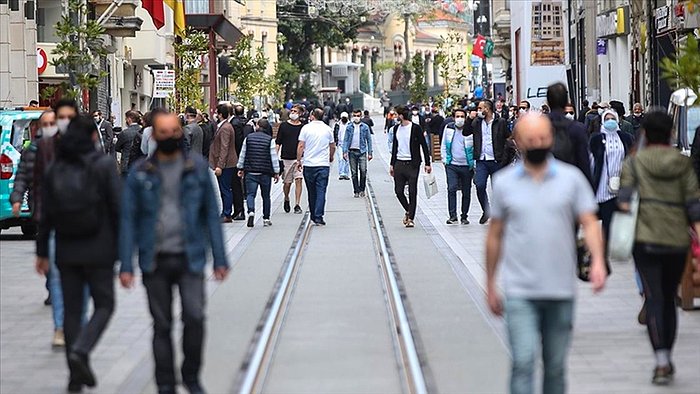 Bilim Kurulu Üyesi Özlü: 'Açık Havada Maskenin Anlamı Kalmadı'