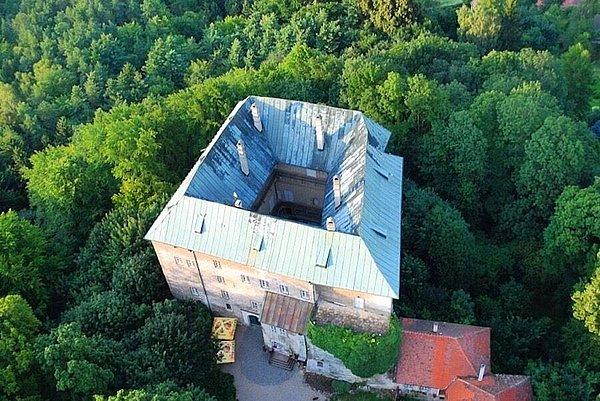 Sık ormanlarla kaplı Çekya'da yer alan Houska Kalesi, pek çok paranormal ve okültist efsaneye ev sahipliği yapıyor.