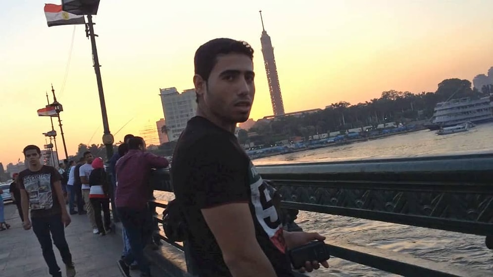 Mısır'ın Başkenti Kahire'de Yalnız Bir Kadın Olarak Sokakta Yürüyen Kadınlardan Sosyal Deney Videosu