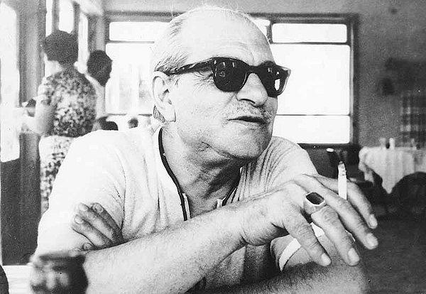 Bugün ölen Türkler arasında olan Kemal Tahir, Türk edebiyatının en üretken yazarlarından biri olarak bilinir ve 63 yıllık hayatına onlarca yazın eseri bırakır. Ayrıca Tahir, 1968'de TDK ve Yunus Nadi roman ödüllerine de sahip olur.
