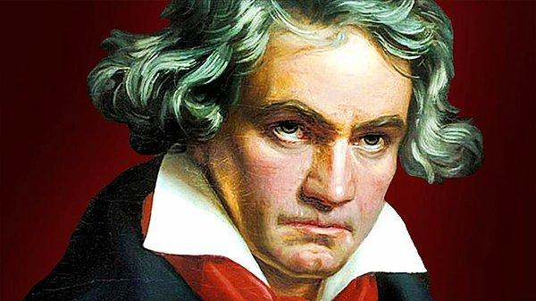 5. Ludwig van Beethoven, sağır olduğu için çaldığı eserleri duymanın yeni bir yolunu buldu.
