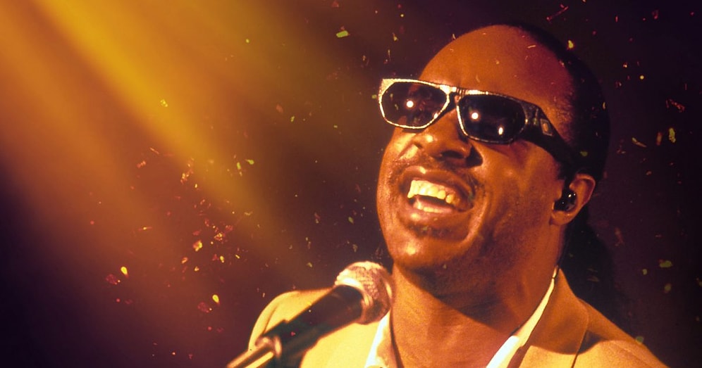 25 Grammy Ödüllü Bir İkon Karşınızda, Stevie Wonder Ve En Sevilen Şarkılarını Sizlerle Buluşturmaya Geldik