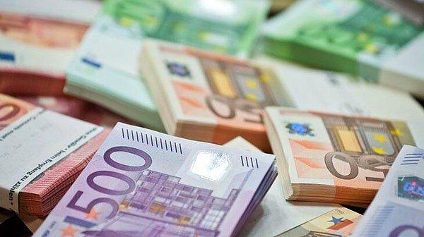 Türkiye’de euro cinsi bir yıl vadeli mevduata ödenen faiz on binde iki, Almanya’da ise aynı vadede ödenen oran on binde beş.