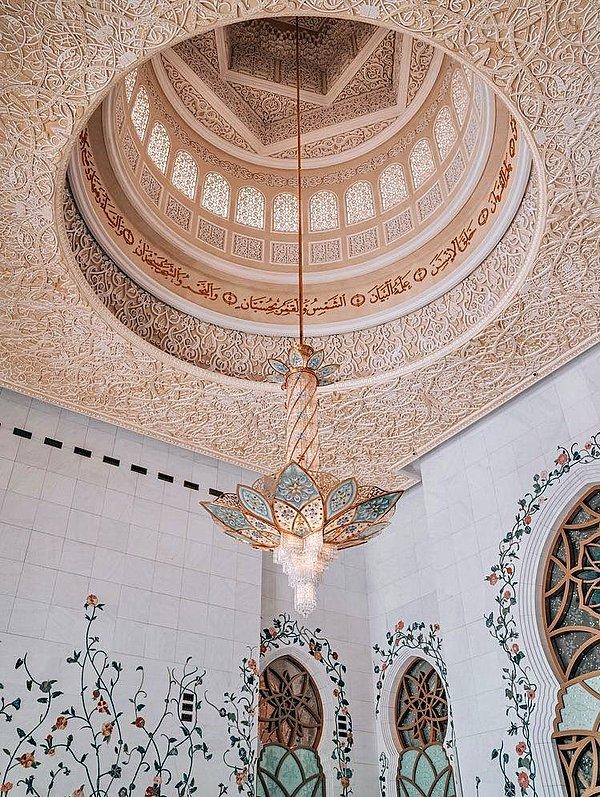 18. Şeyh Zayid Camii, Abu Dabi, Birleşik Arap Emirlikleri.