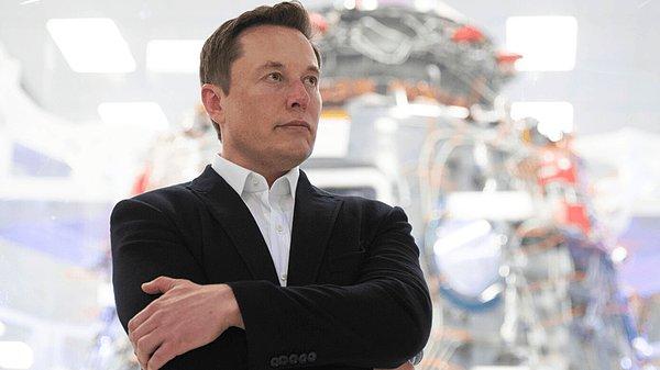 Düyaca ünlü girişimci ve Tesla - SpaceX CEO'su Elon Musk'ı hepiniz tanıyorsunuzdur. Kendisi en son Twitter'ı satın almaya hazırlanıyordu fakat maalesef istediği gibi sonuçlanmadı.